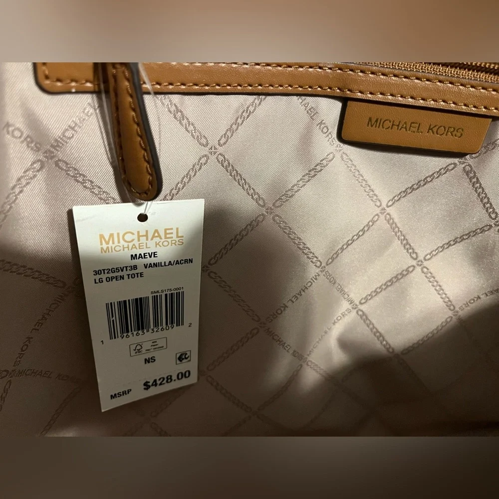 ⭐️ BEAUTIFUL BNWT MK PURSE ⭐️ - Picture 3 of 6